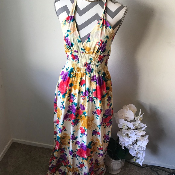 Dresses & Skirts - Floral Maxi Dress Size M/L